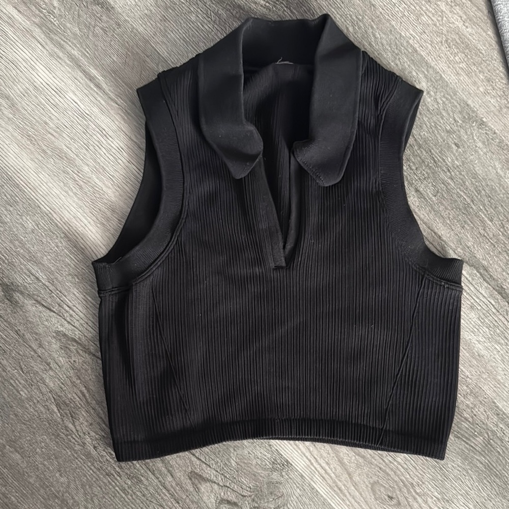 Fabletics Seamless Polo Cropped Tank - Size Small- EUC - Black